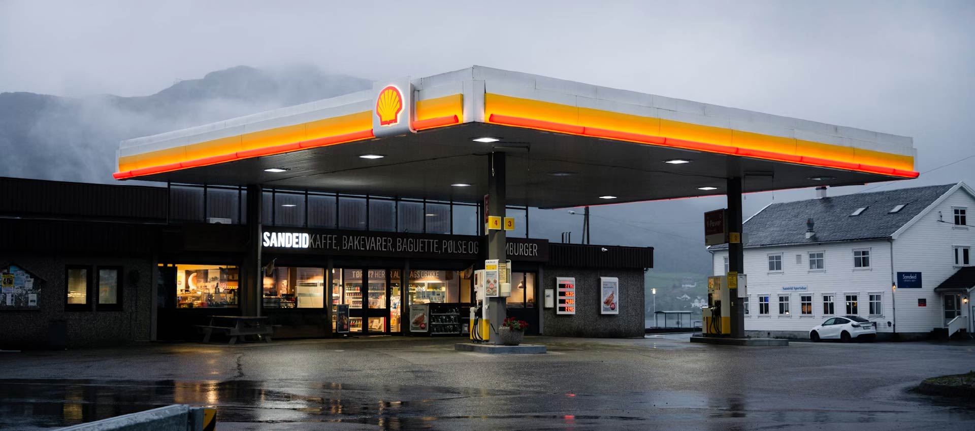 Service Station Insurance Banner